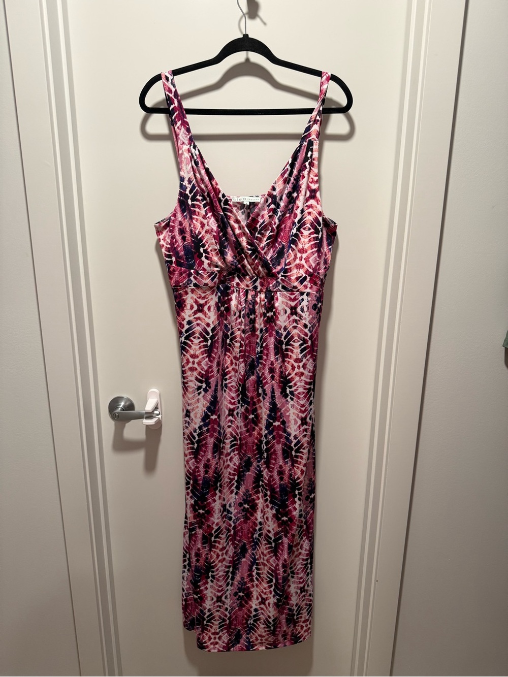 Cleo Petites Plus Size Pink Patterned V-Neck Maxi Dress